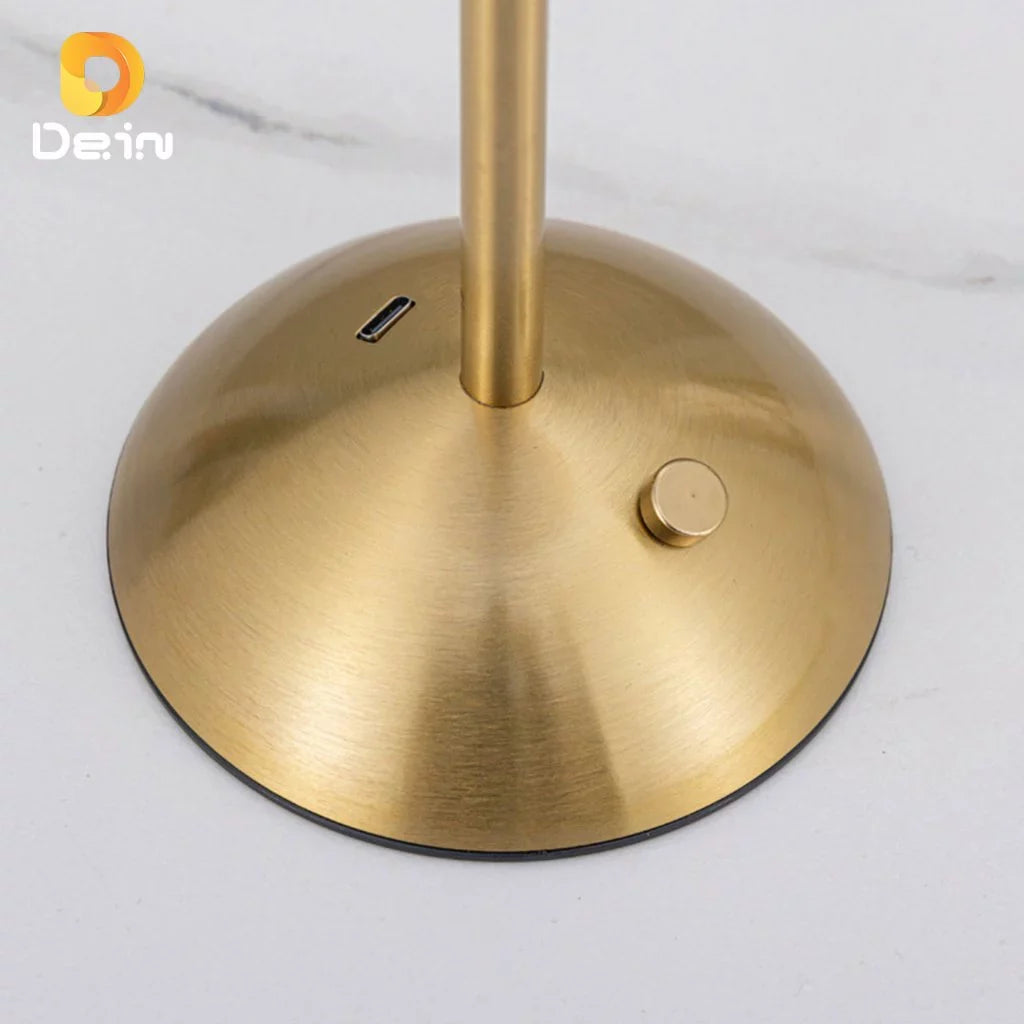 Luminária Retrô de Mesa LED Recarregável com Cúpula Transparente e Controle por Toque Dourada