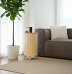 Mesa lateral nórdica para dispensador de água em madeira de pinho premium